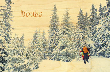 hironwoods-doubs-ski-fondeurs-neige-carte-postale-bois-100x150mm image 1