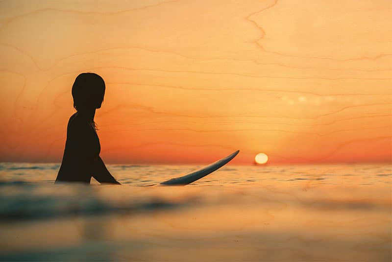 hironwoods-magnets-magnet-bois-surfeuse-soleil-couchant image 1