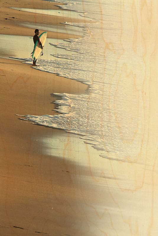 hironwoods-surf-debout-plage-carte-postale-bois-100x150mm image 1
