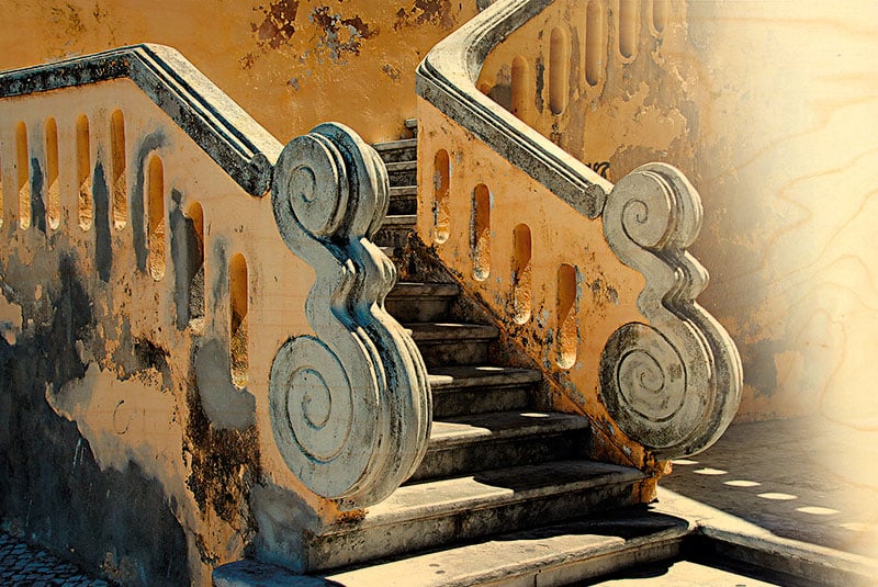 hironwoods-carte-postale-bois-escalier-vieux-100x150mm image 1